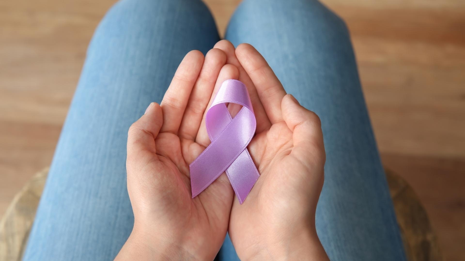 Março Lilás: campanha de combate ao câncer de colo uterino