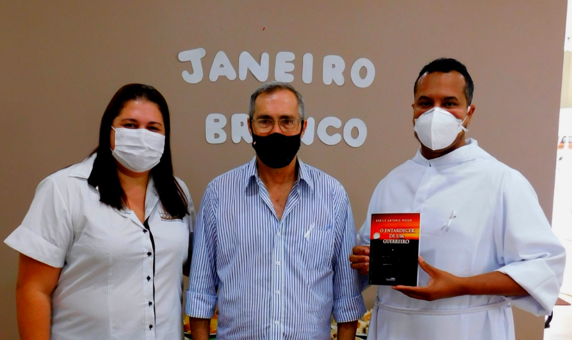 Paciente Danilo Antonio Moser relança a obra “O Entardecer de um Guerreiro” em nosso Hospital-Dia